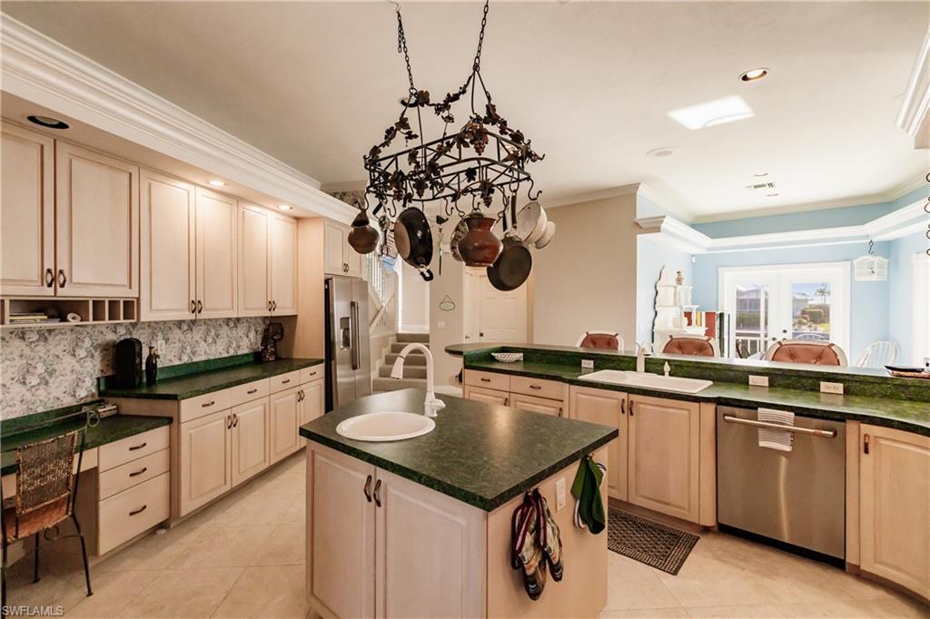 816 Amazon CT