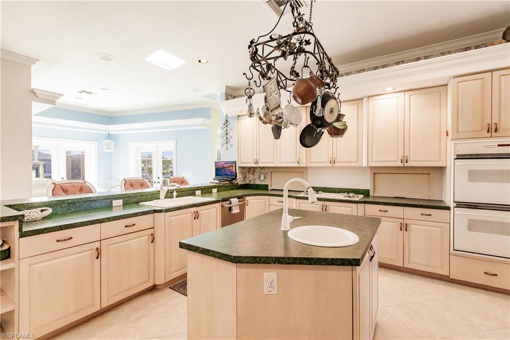 816 Amazon CT
