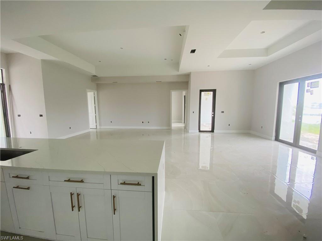 541 NE 7th TER