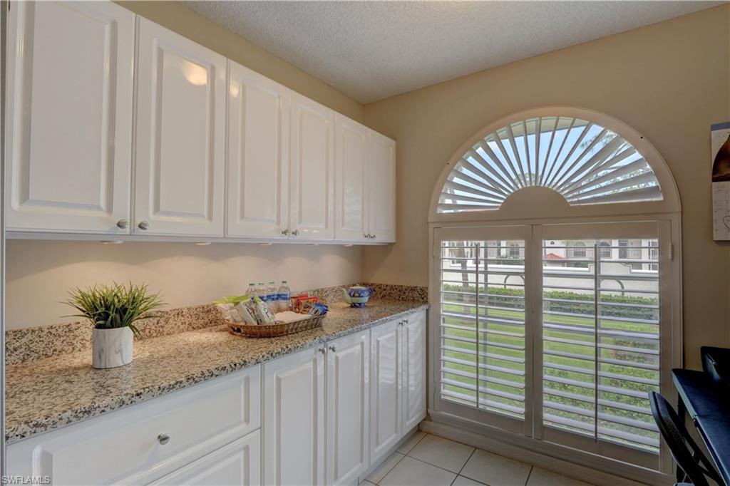 256 Deerwood CIR Unit: 10