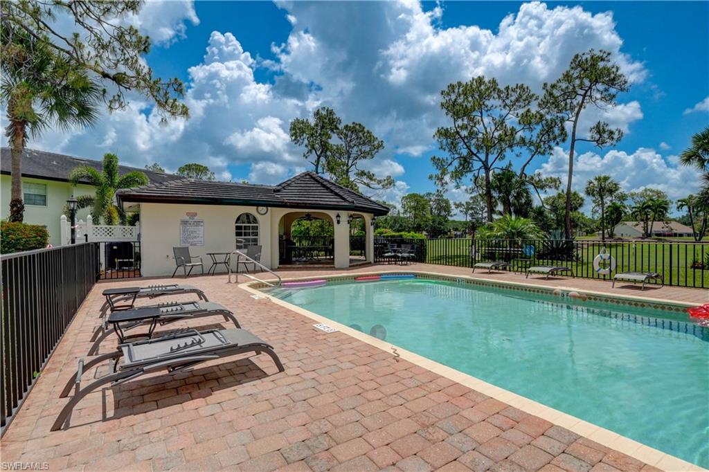 256 Deerwood CIR Unit: 10