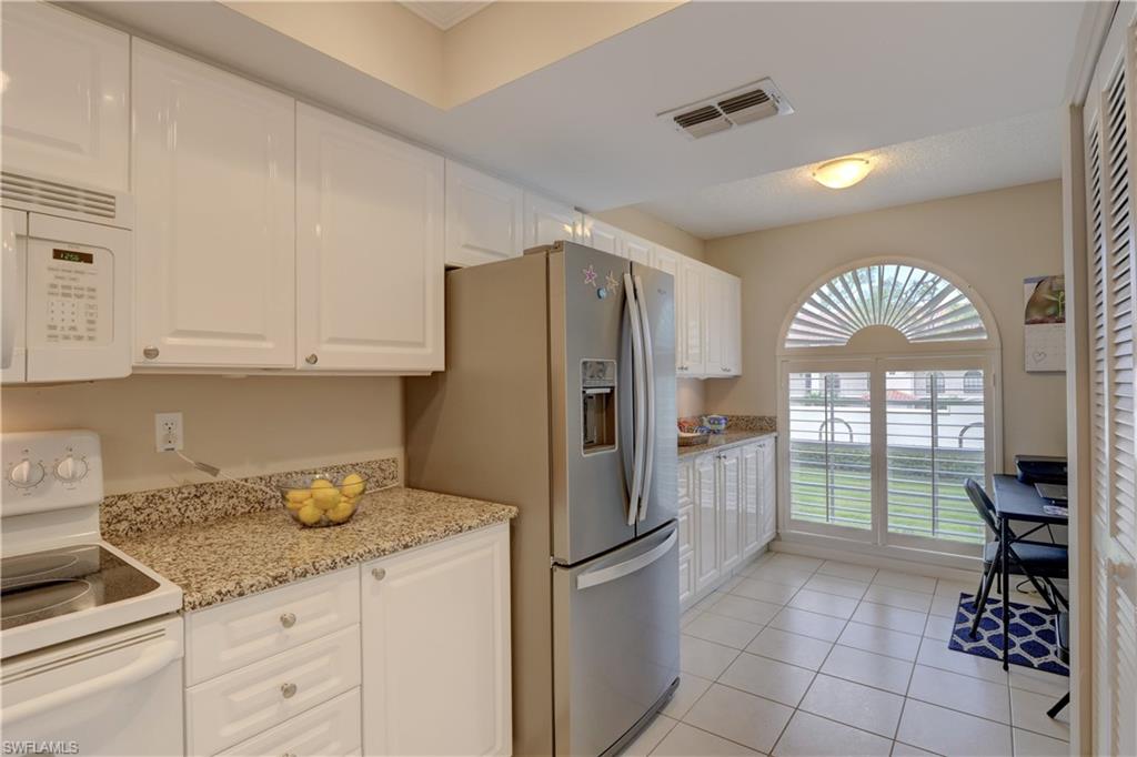 256 Deerwood CIR Unit: 10