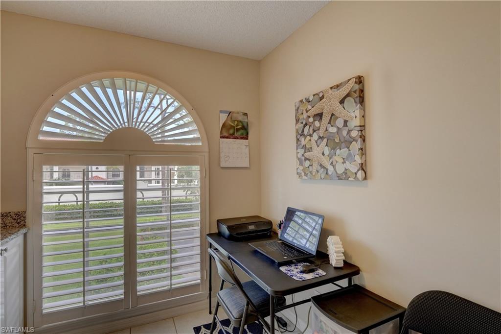 256 Deerwood CIR Unit: 10