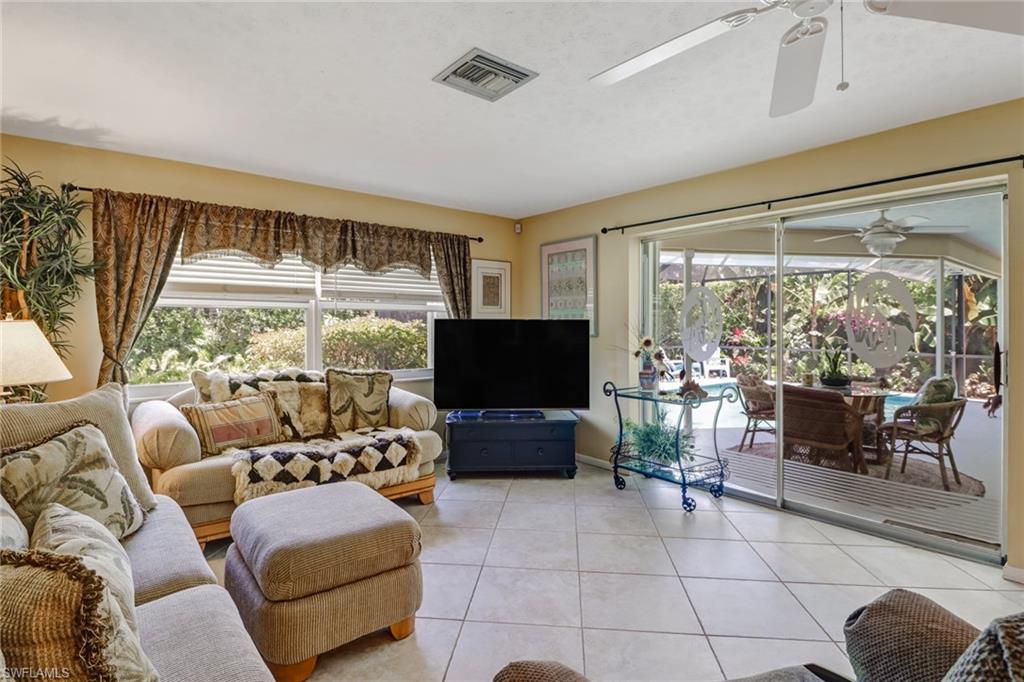 4459 Parrot AVE