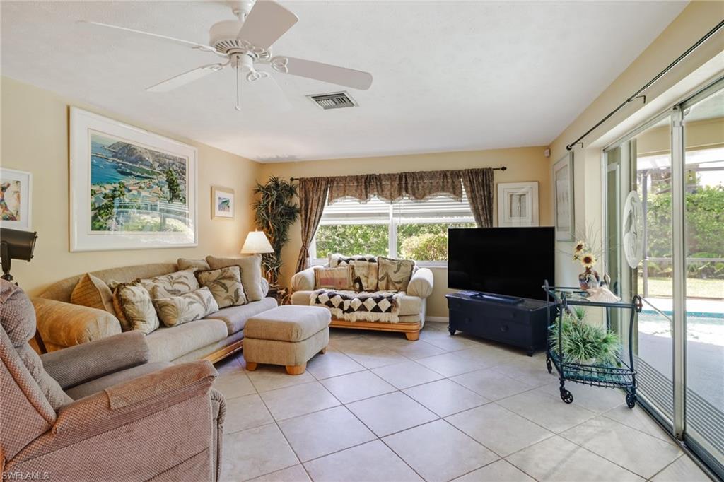 4459 Parrot AVE
