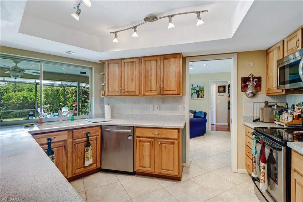 4459 Parrot AVE