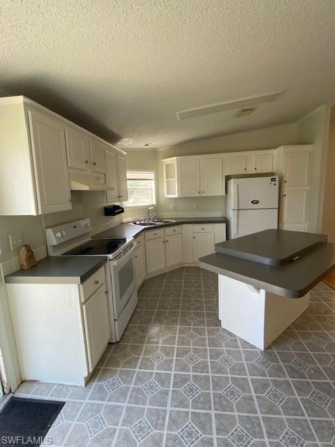 60 Moon Bay ST
