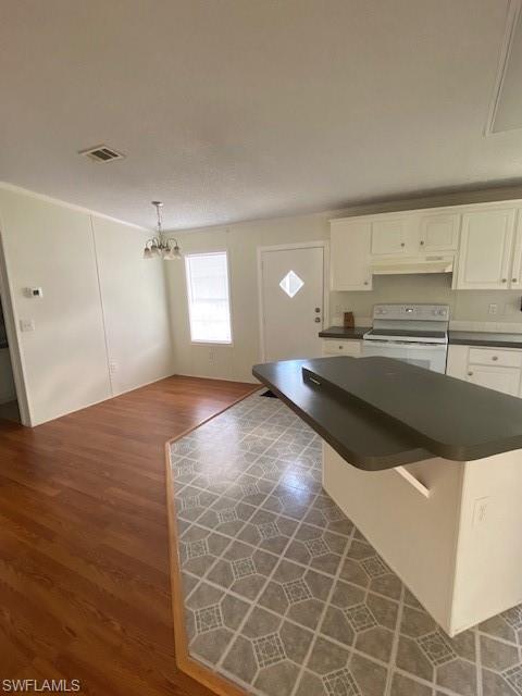 60 Moon Bay ST