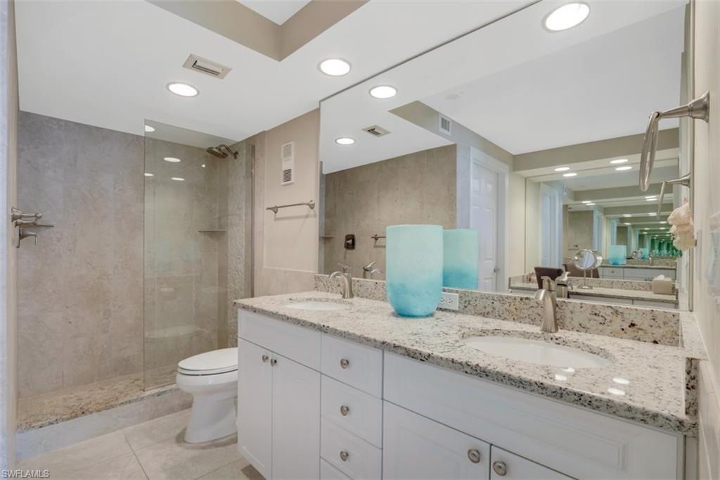 380 Seaview CT W Unit: 912