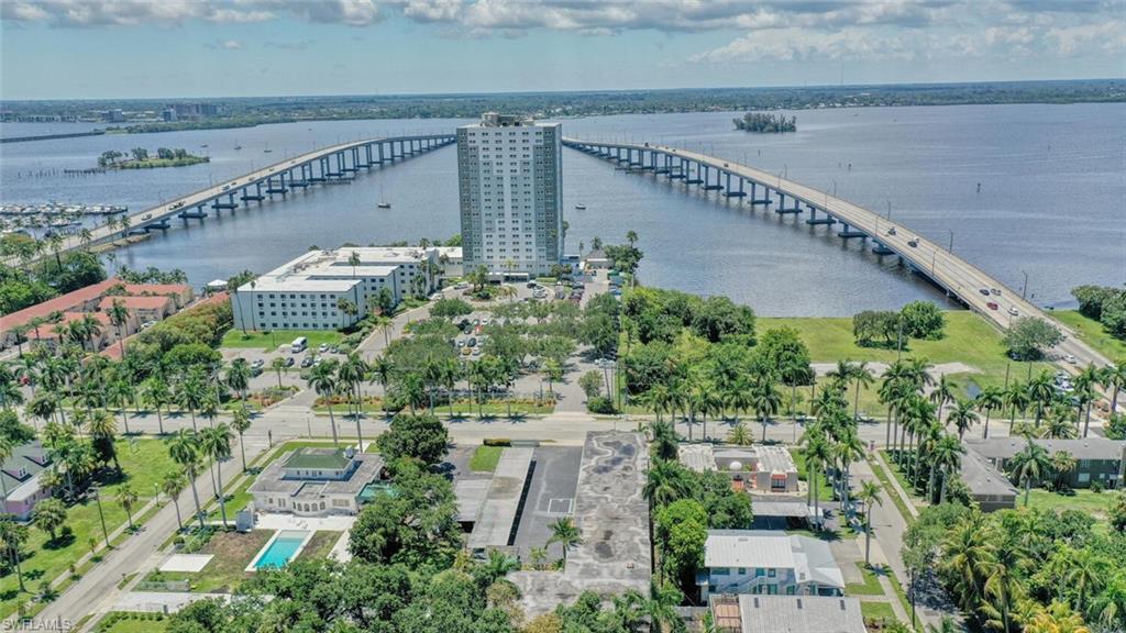 2548-2550 1st ST Unit: 2550