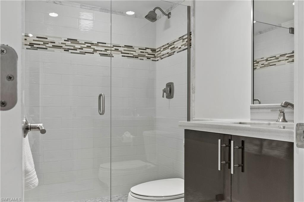 686 Broad AVE S Unit: J686
