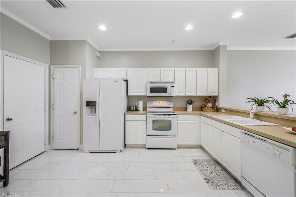 996 Hampton CIR Unit: 71