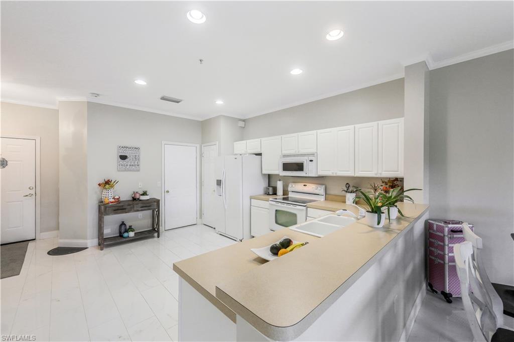 996 Hampton CIR Unit: 71