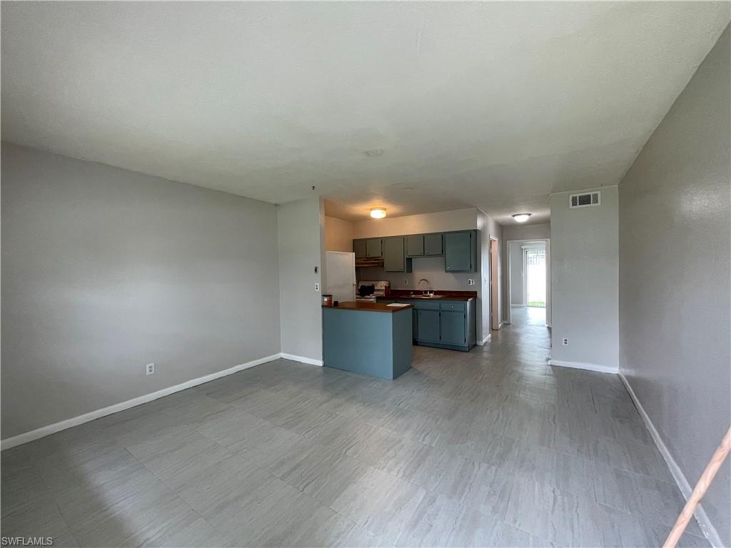 25 W Mariana AVE