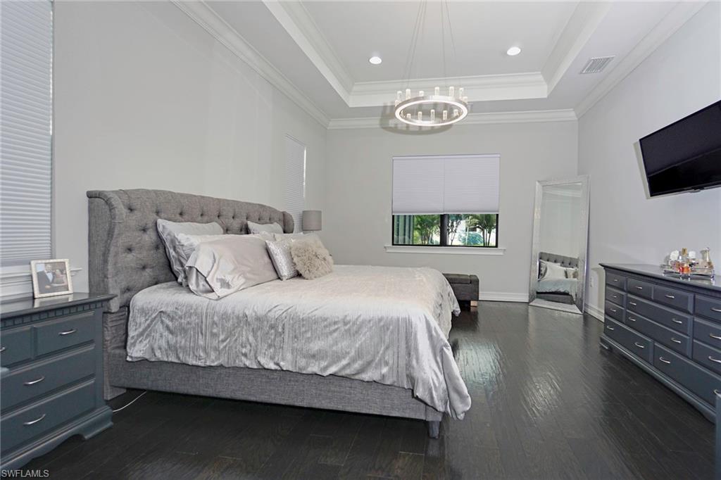 6671 Bottlebrush LN