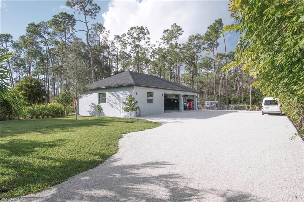 6671 Bottlebrush LN