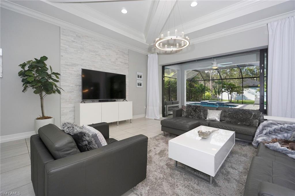6671 Bottlebrush LN
