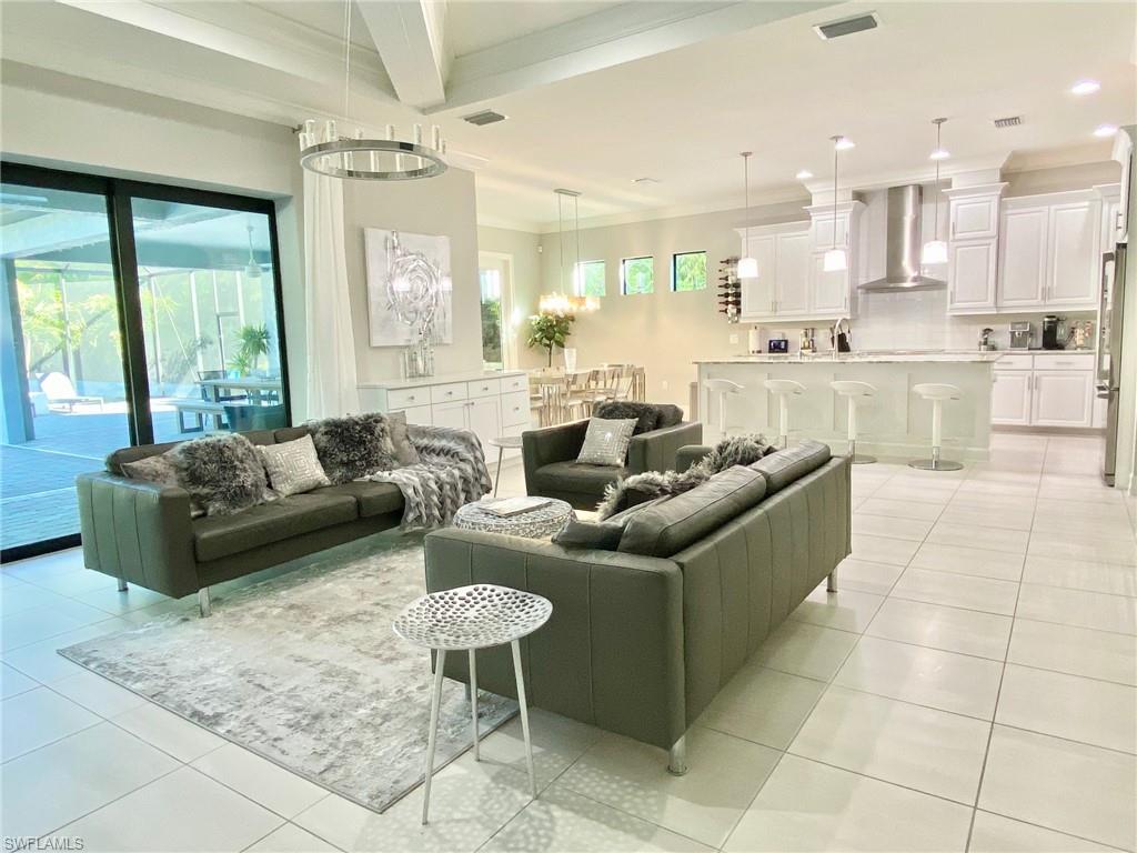 6671 Bottlebrush LN