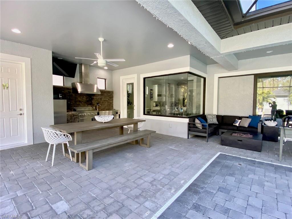 6671 Bottlebrush LN