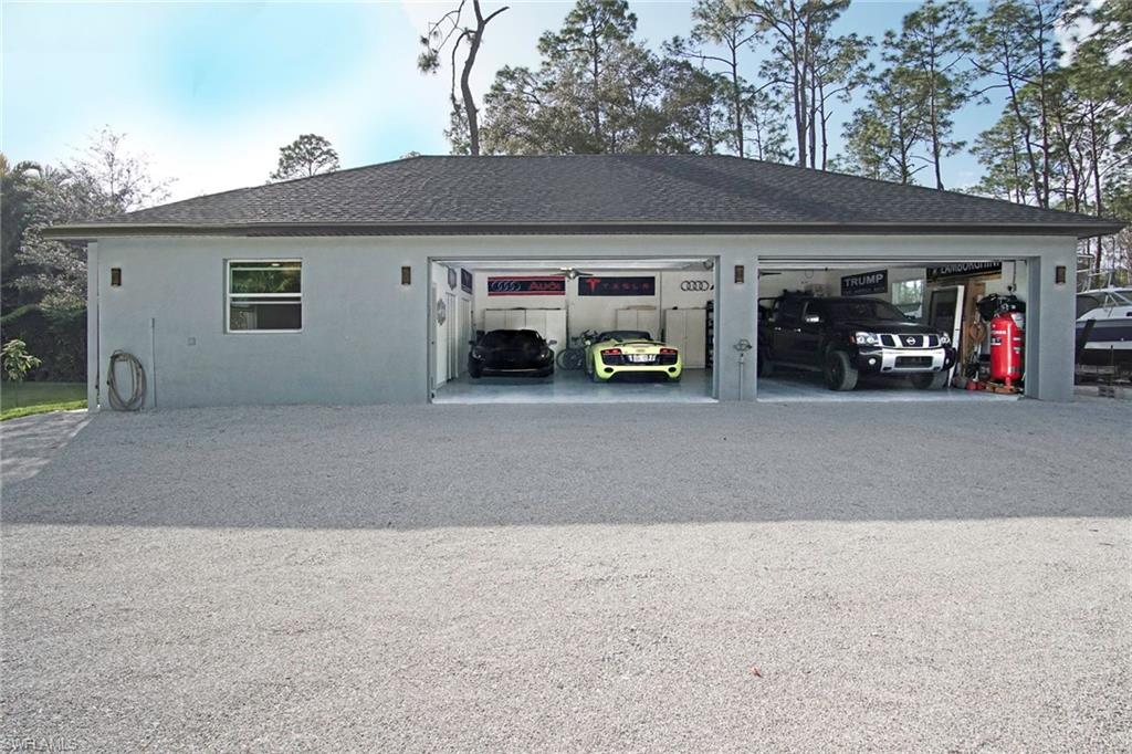 6671 Bottlebrush LN