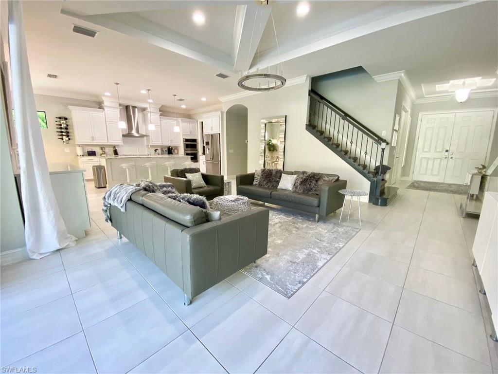 6671 Bottlebrush LN