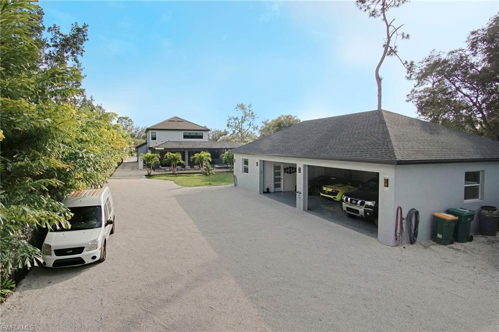 6671 Bottlebrush LN