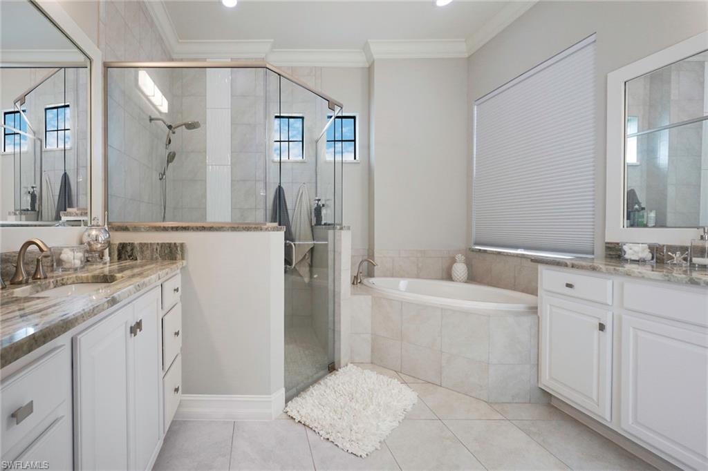 6671 Bottlebrush LN