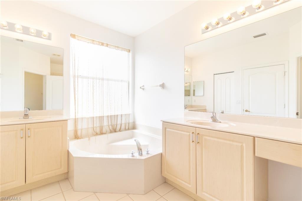 7077 Venice WAY Unit: 2002