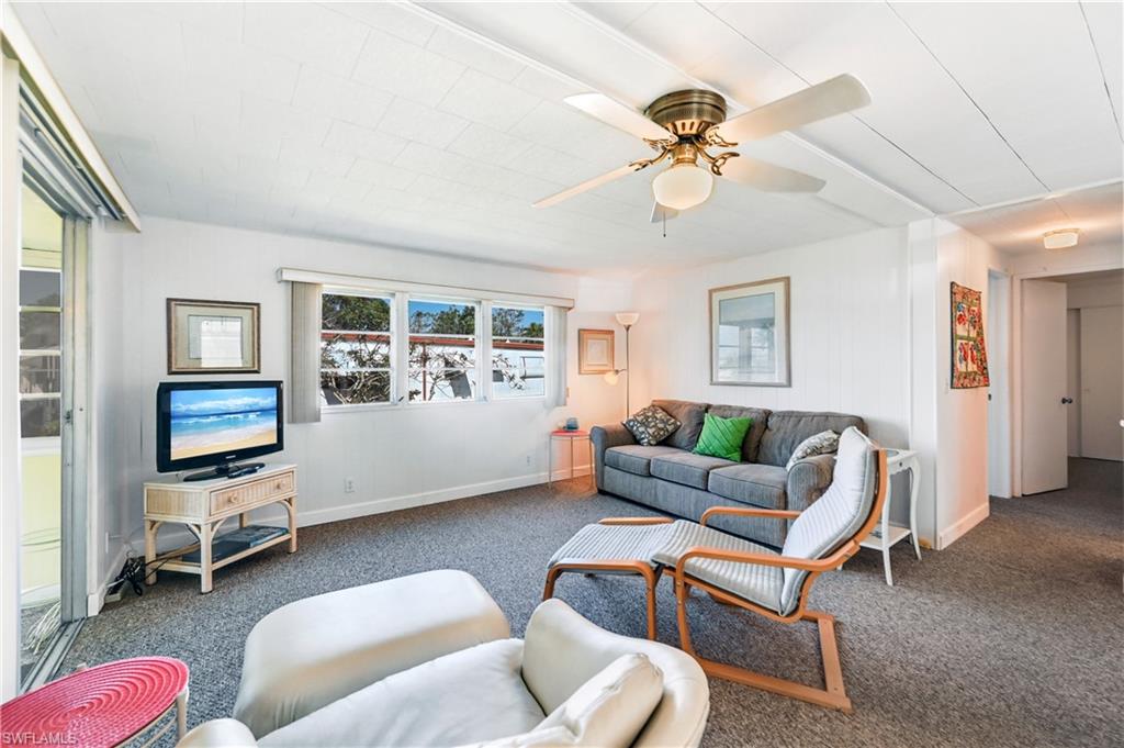 11 Moonstone CIR