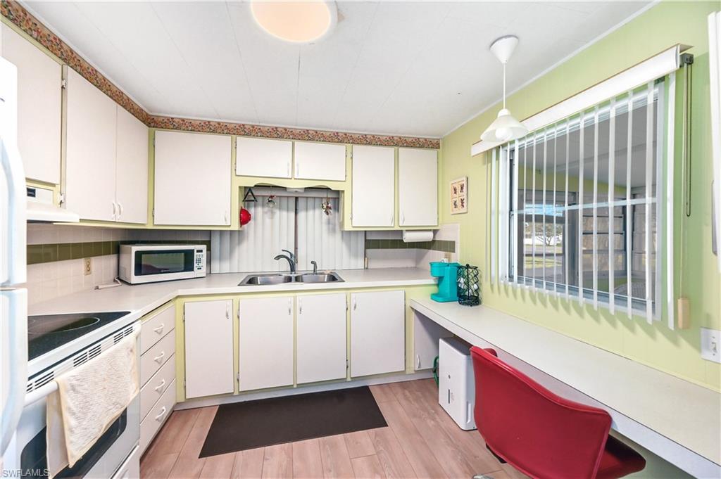 11 Moonstone CIR