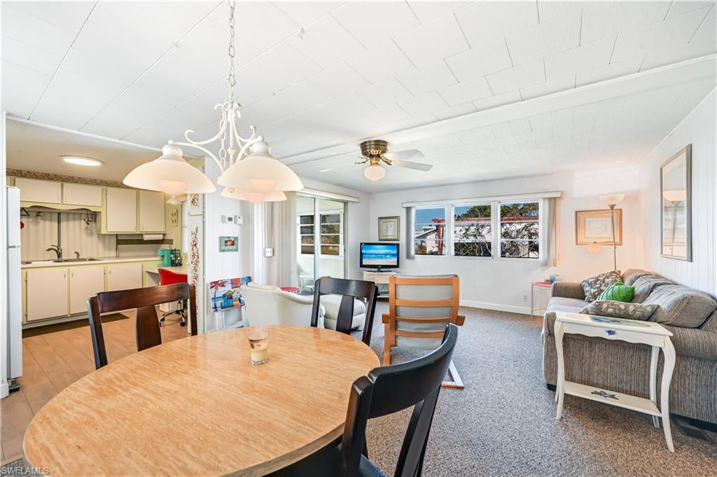 11 Moonstone CIR