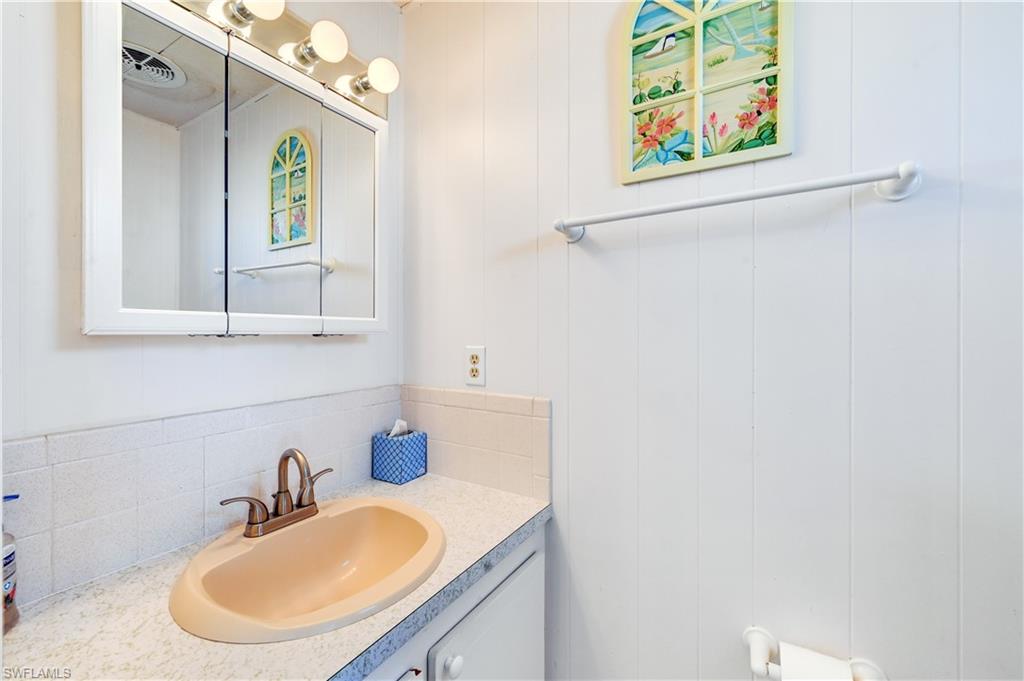 11 Moonstone CIR