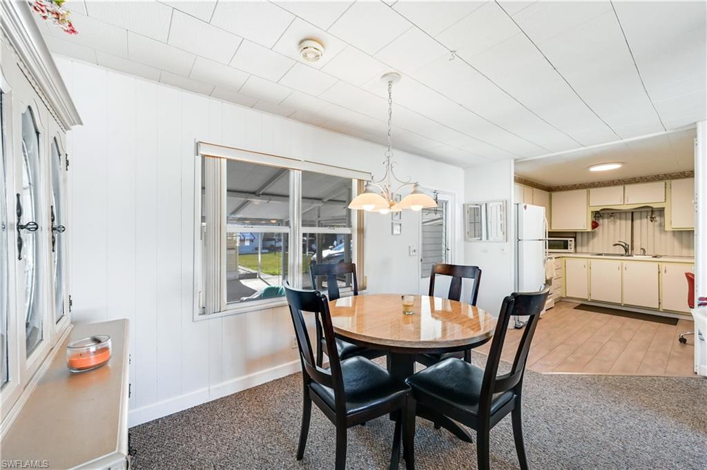 11 Moonstone CIR