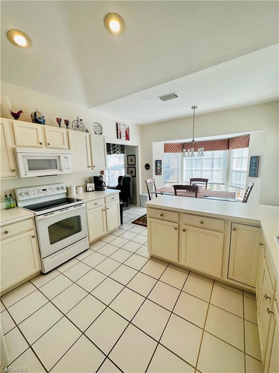 683 Wiggins Lake DR Unit: 201