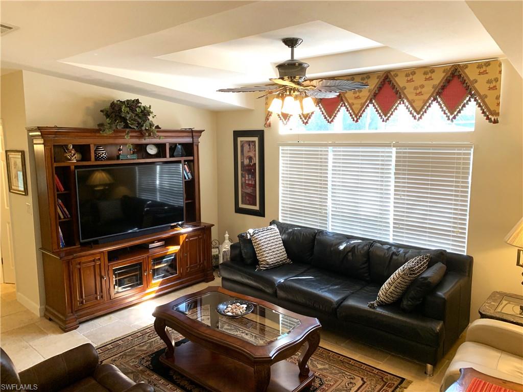 1064 Diamond Lake CIR