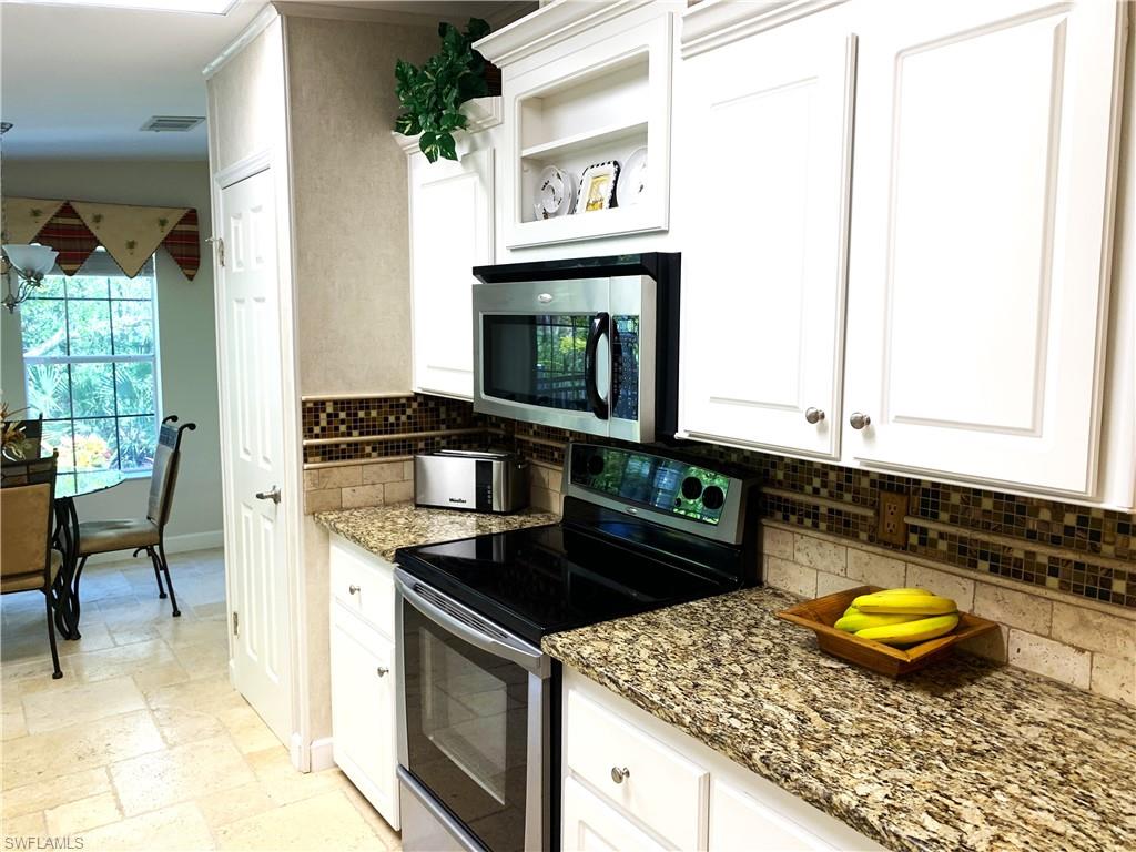 1064 Diamond Lake CIR