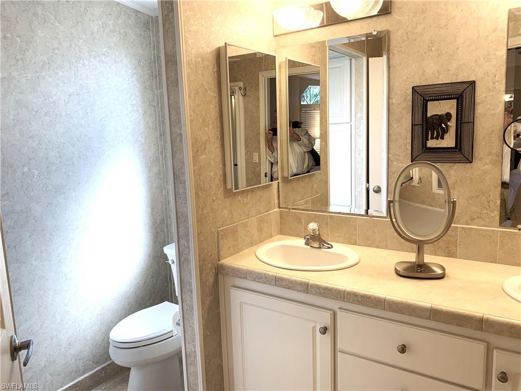 1064 Diamond Lake CIR