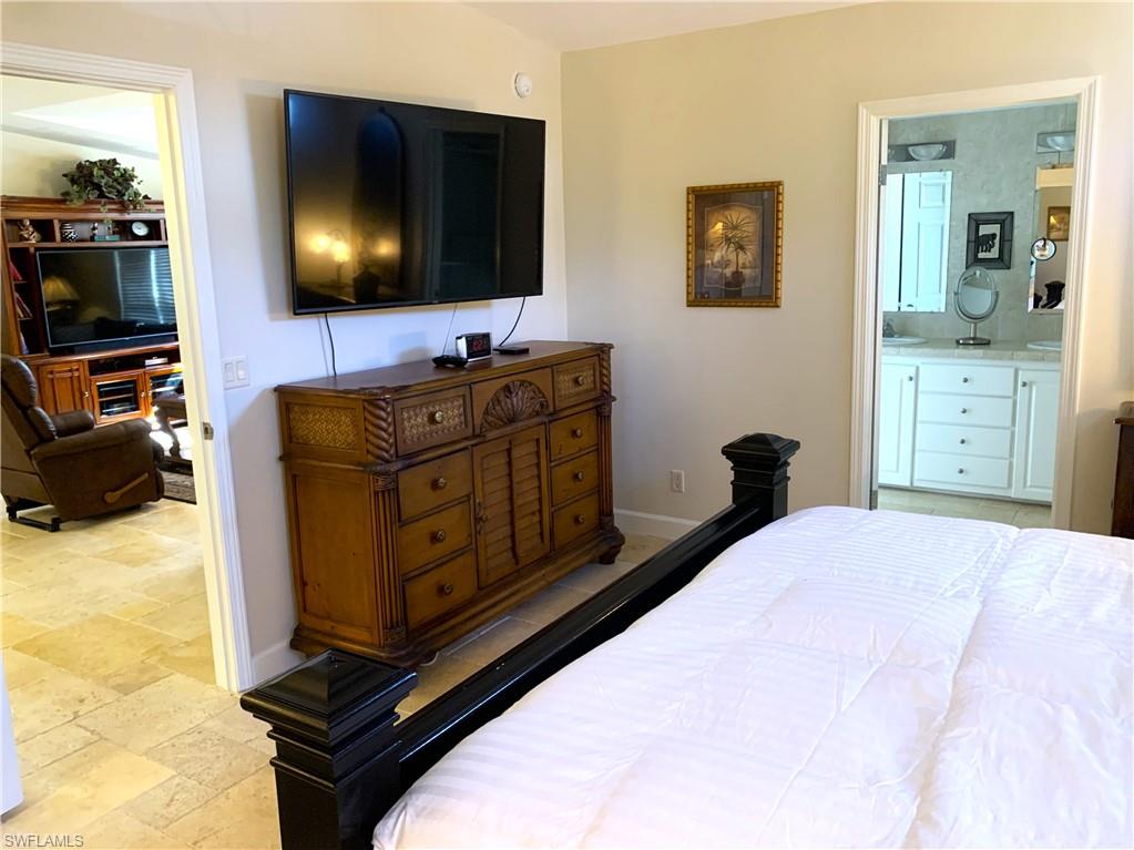 1064 Diamond Lake CIR
