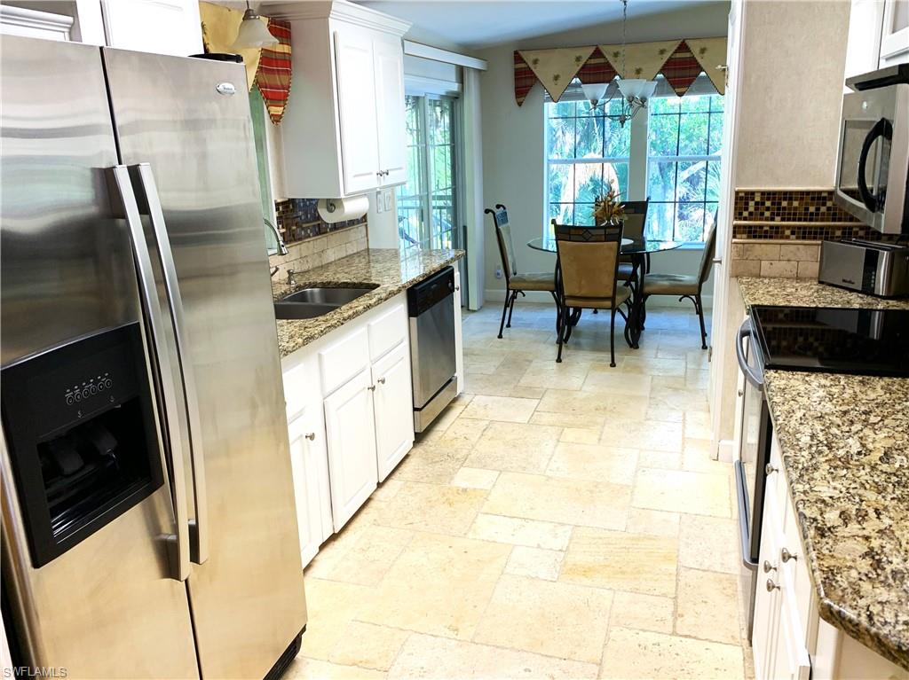 1064 Diamond Lake CIR