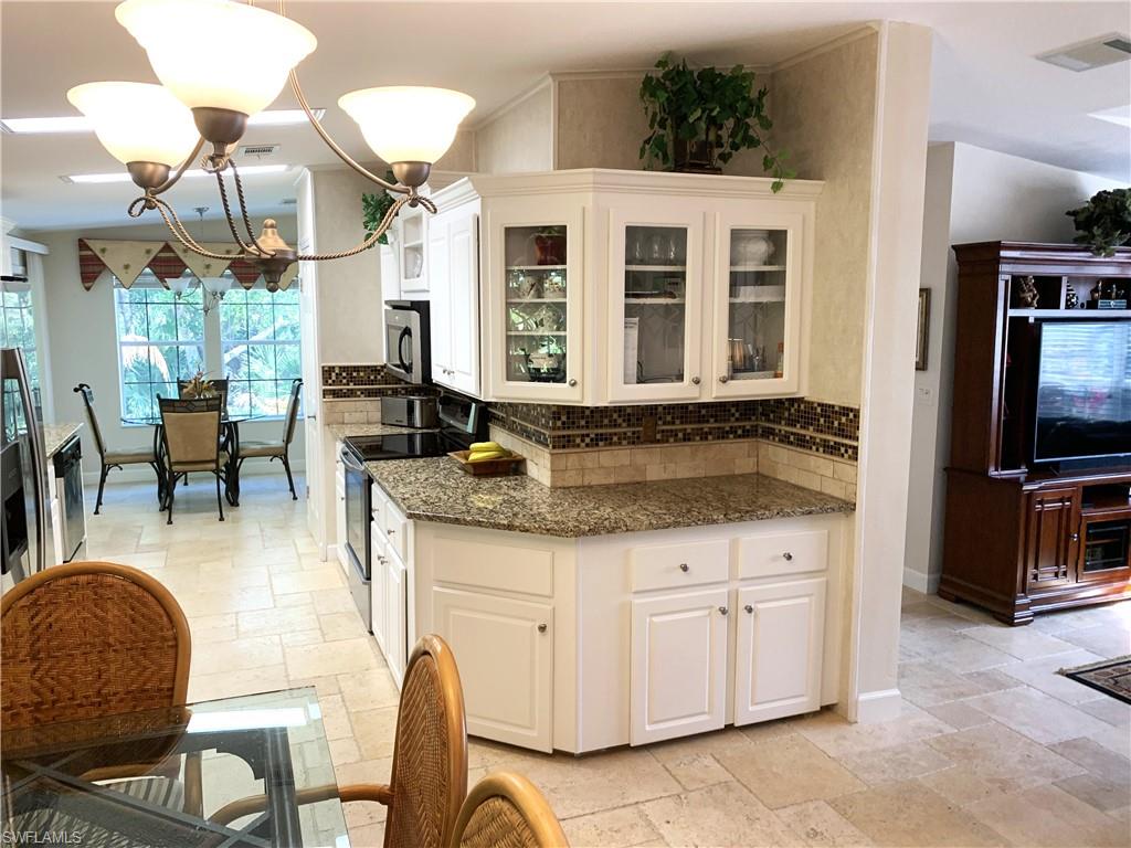1064 Diamond Lake CIR