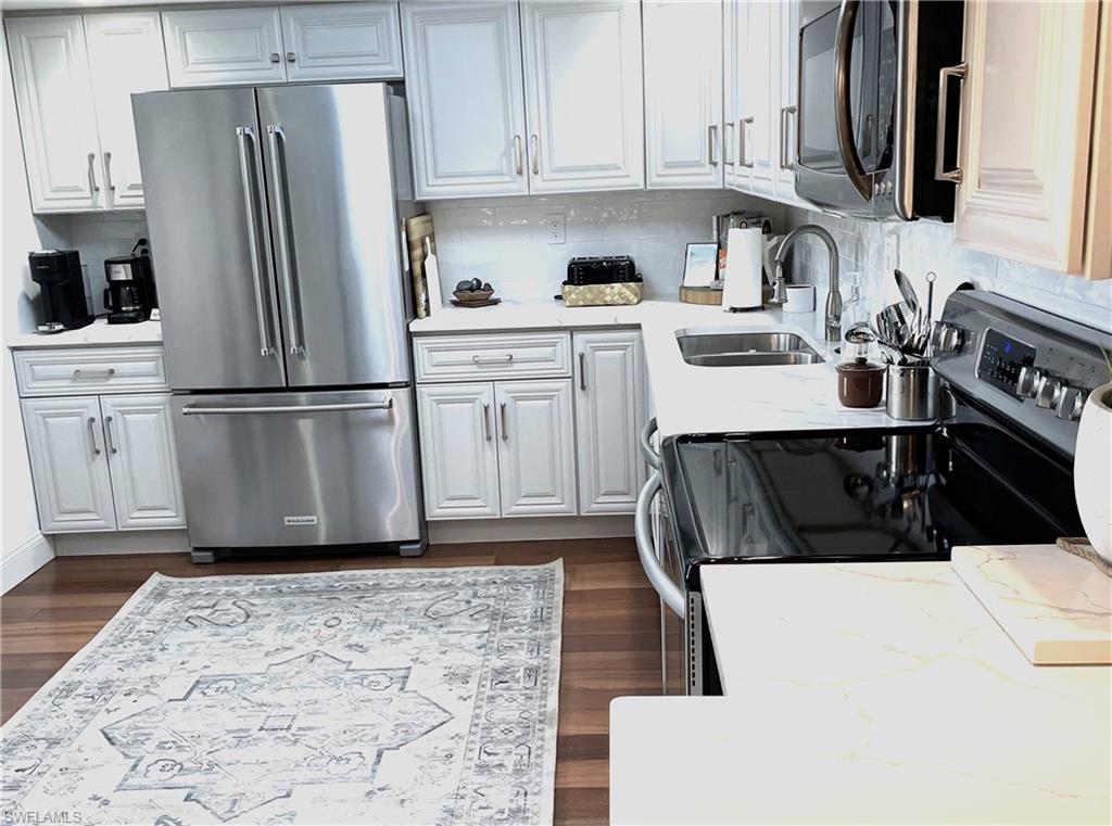415 Augusta BLVD Unit: 212