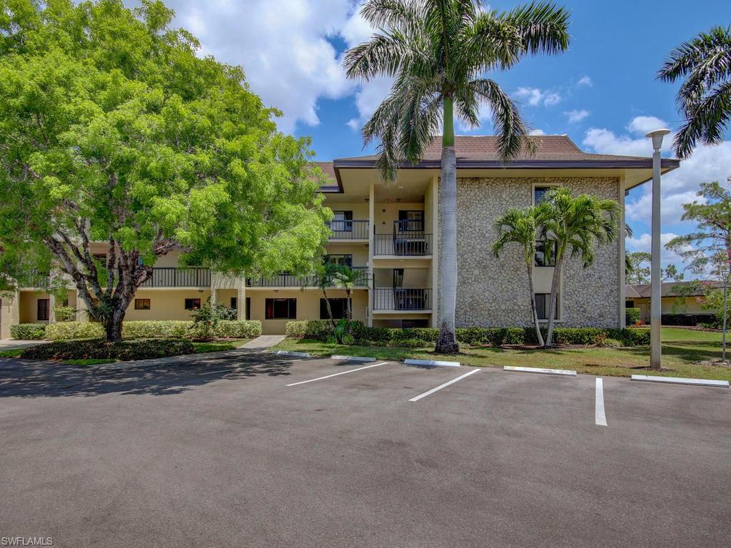 415 Augusta BLVD Unit: 212