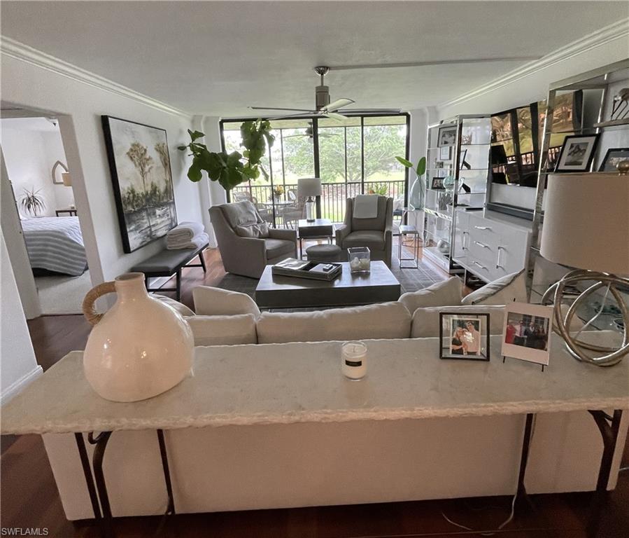 415 Augusta BLVD Unit: 212