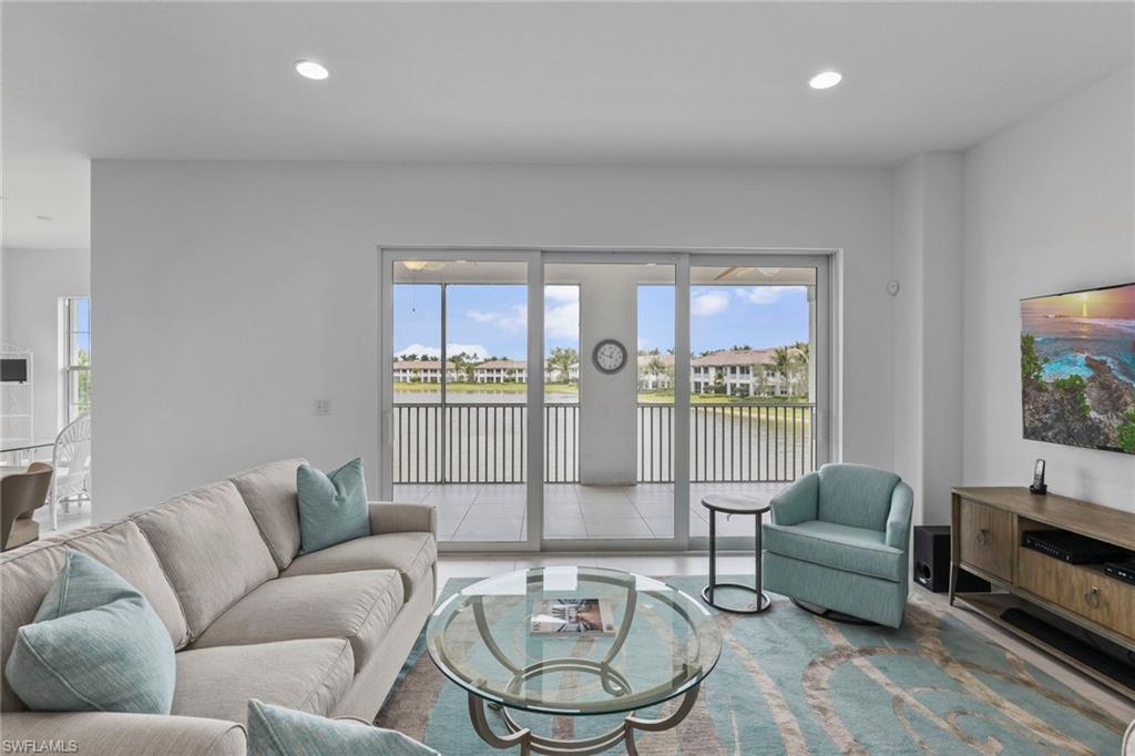 8046 Signature Club CIR Unit: 201