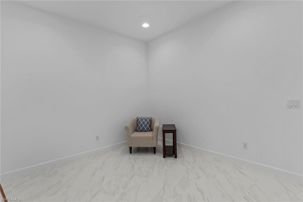 8046 Signature Club CIR Unit: 201