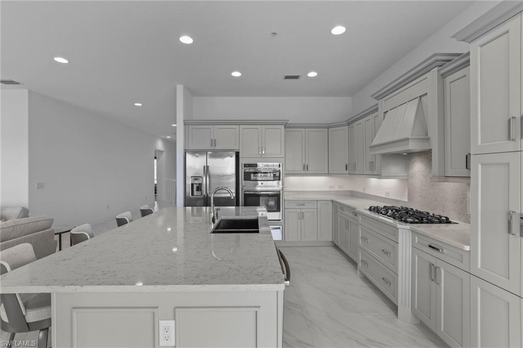 8046 Signature Club CIR Unit: 201