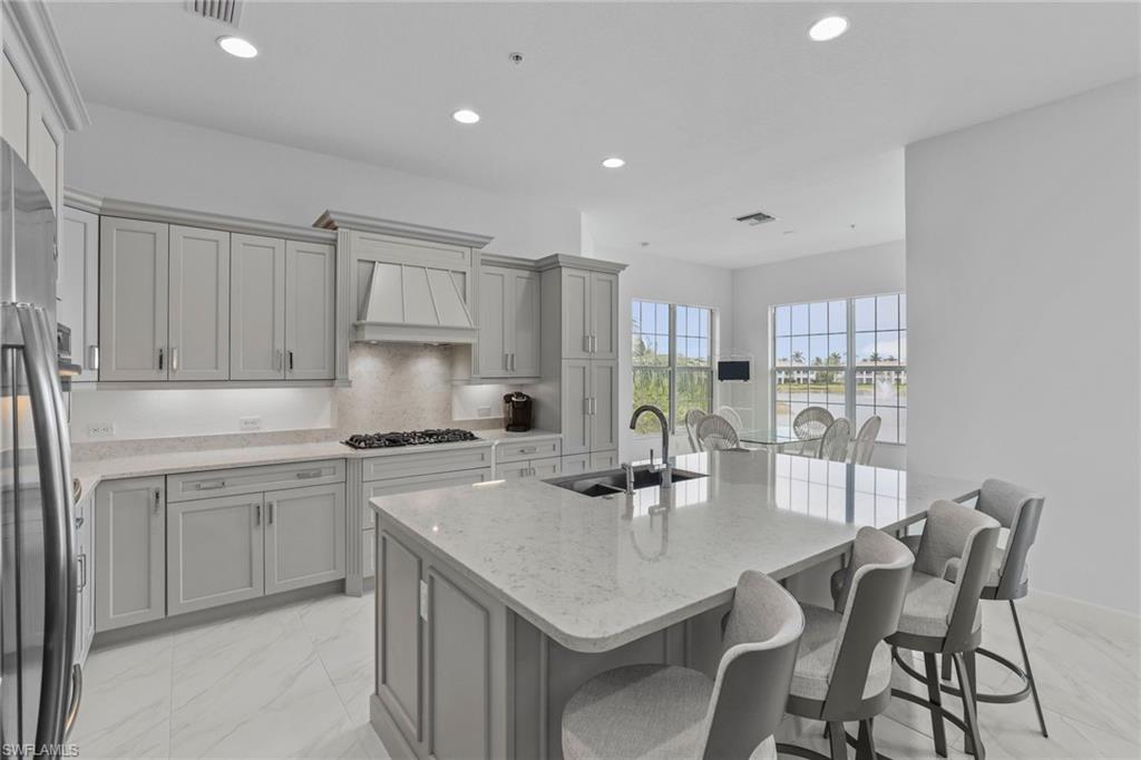 8046 Signature Club CIR Unit: 201