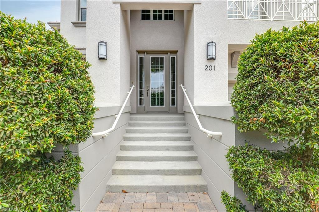 8046 Signature Club CIR Unit: 201