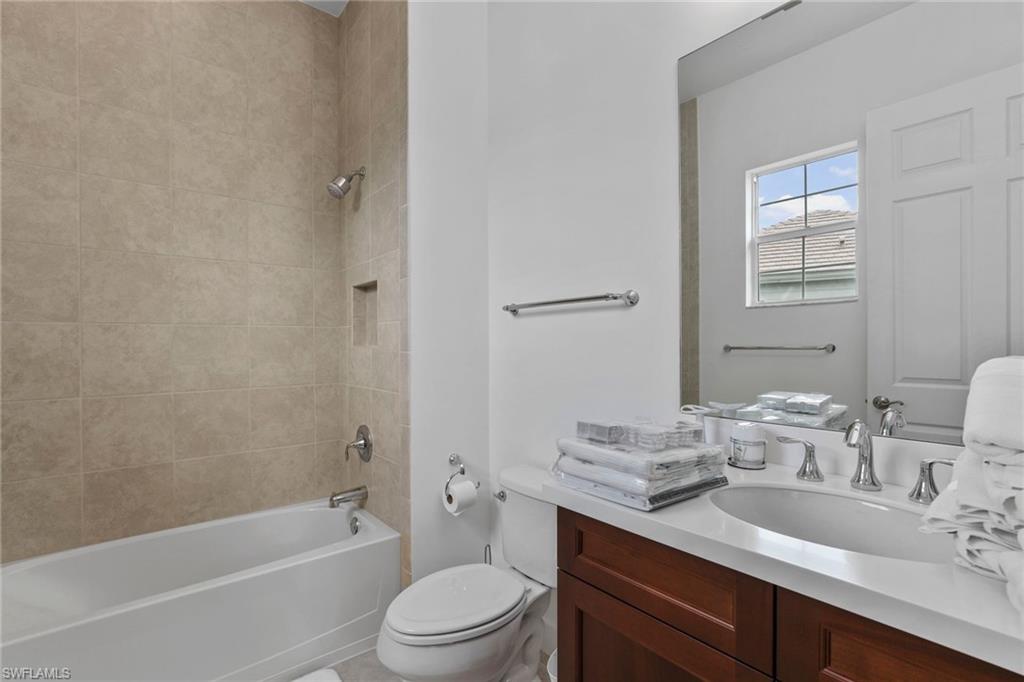 8046 Signature Club CIR Unit: 201