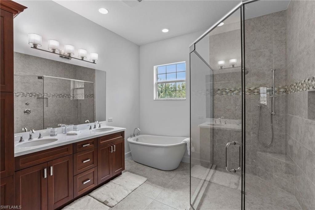 8046 Signature Club CIR Unit: 201